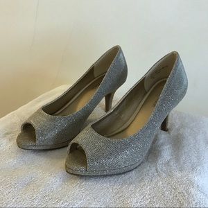 Kelly and Katie 8W Sparkle/Glitter Heels